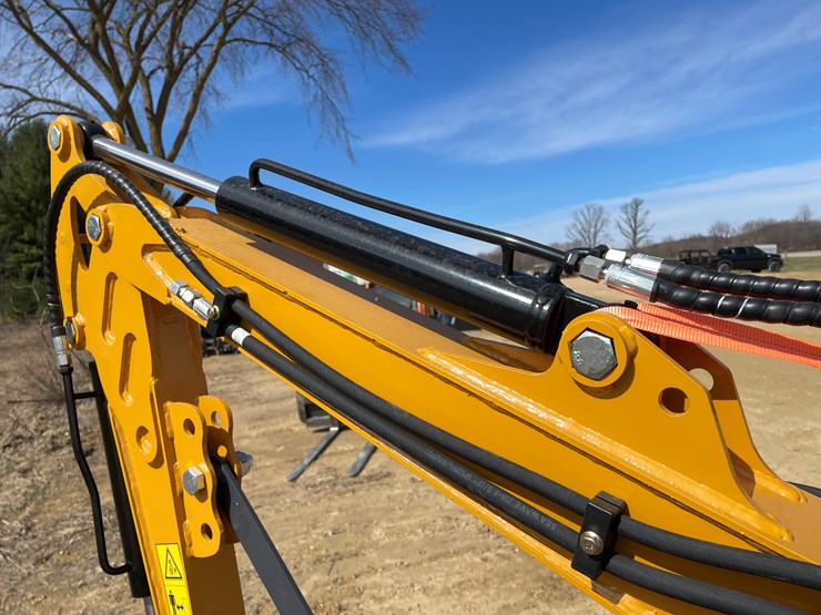 #901-•-new-land-hero-me18-mini-excavator-image-29