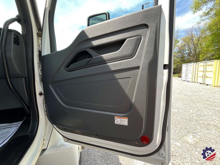 2025-kenworth-t380-image-107