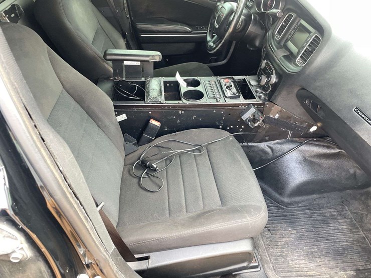 2017-dodge-charger-4-door-police-sedan-(79,558-miles)-image-18