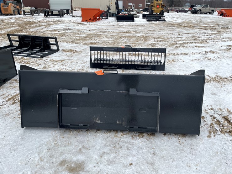 #2043-•-skid-steer-mount-84"-snow-liter-bucket-image-6