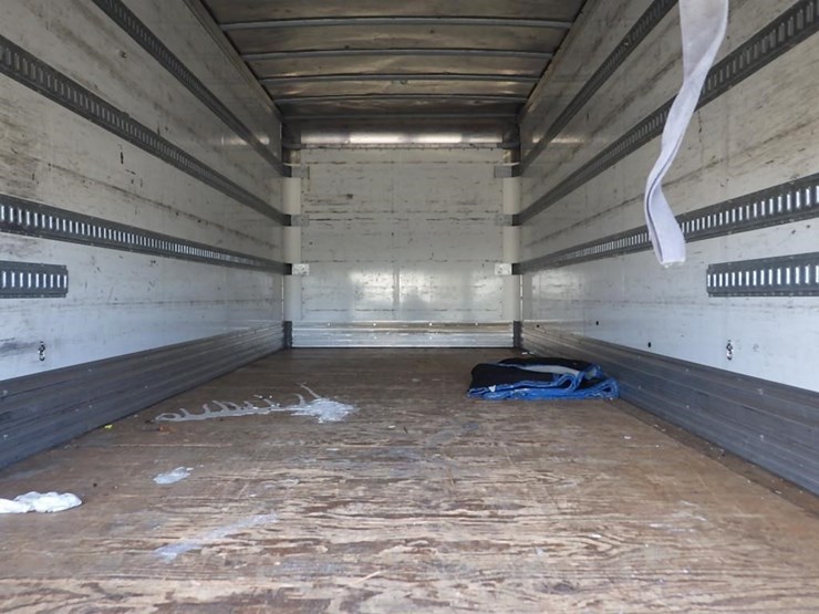 2010-isuzu-npr-image-9