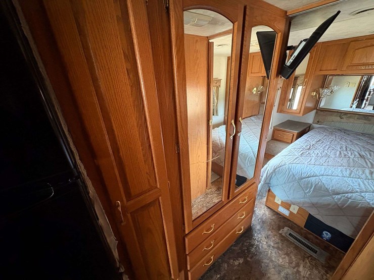 2004-ford-"daybreak"-motorhome-image-25