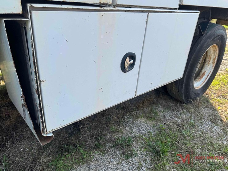 2006-ford-f750-xl-image-10