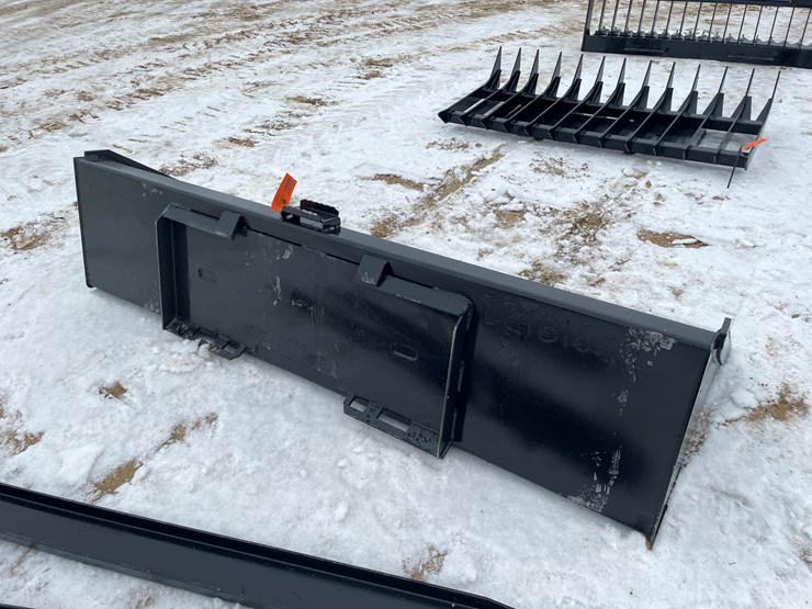 #2040-•-skid-steer-mount-90"-bucket-with-blade-image-5