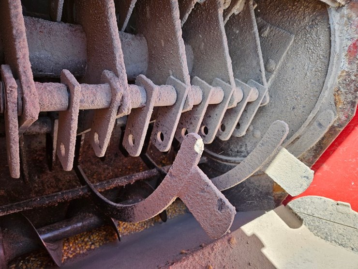 new-holland-355-image-15