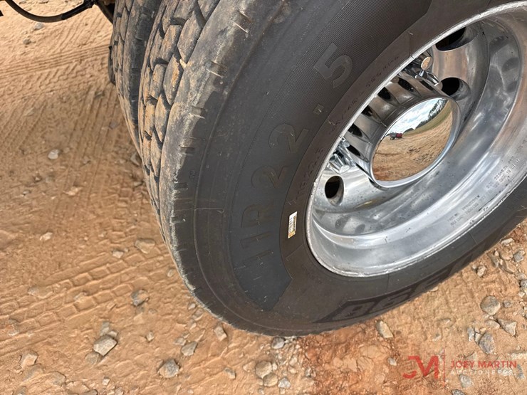 2001-mack-ch613-image-12