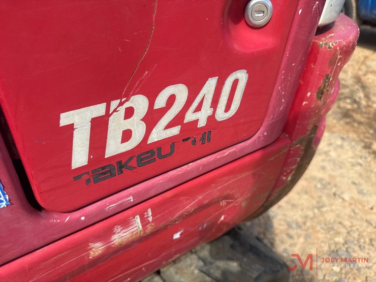 2017-takeuchi-tb240-image-18