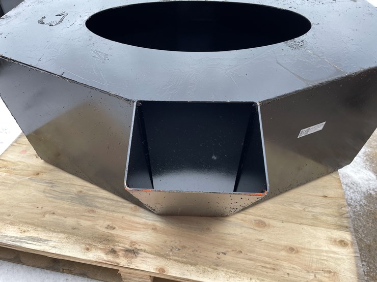 #2012-•-mini-skid-steer-concrete-bucket-attachment-image-9