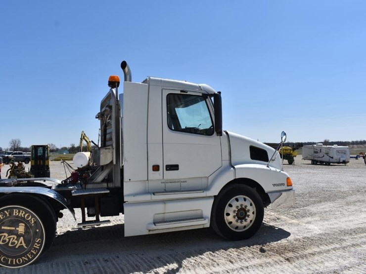 1999-volvo-vnl64t300-image-14