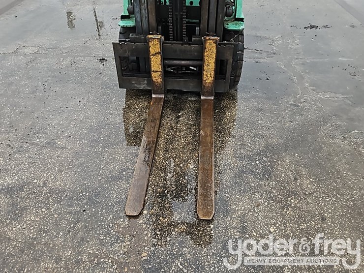 2001-mitsubishi-fgc25-image-11