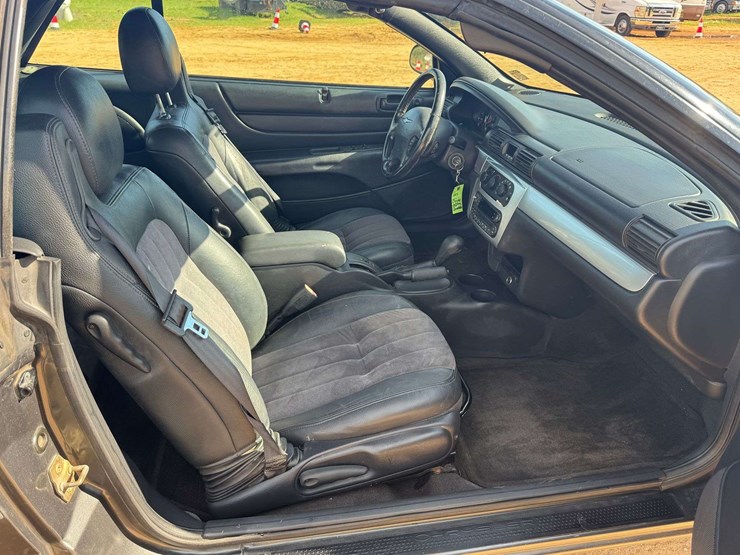 2005-chrysler-sebring-touring-convertible-coupe---87,039-miles-image-17