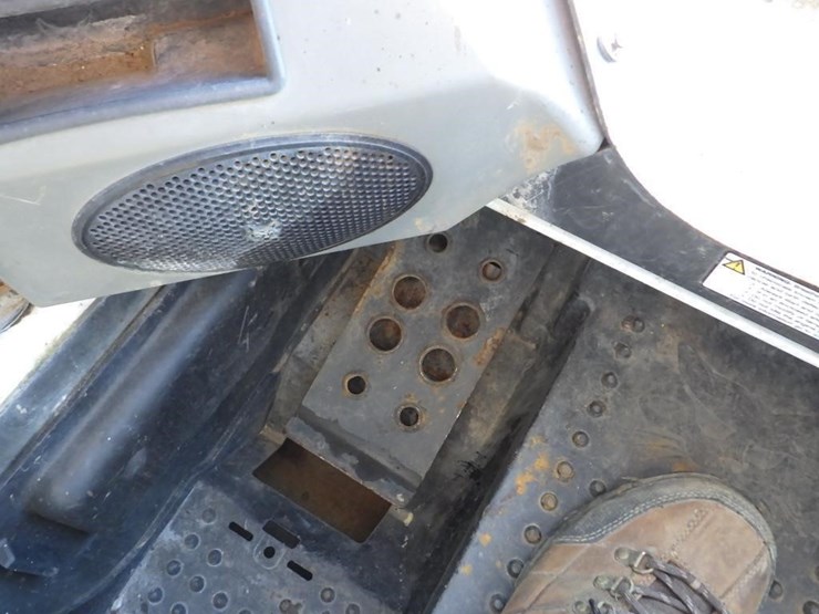 2020-bobcat-s550-image-23