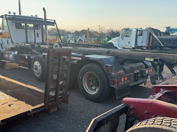 2013-caterpillar-ct660-image-9