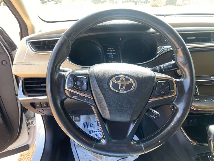 2013-toyota-avalon-hybrid-limited-4-door-sedan-(399,665-miles)-image-12