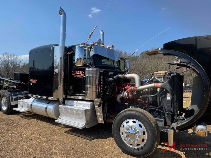 2015-peterbilt-389-image-42