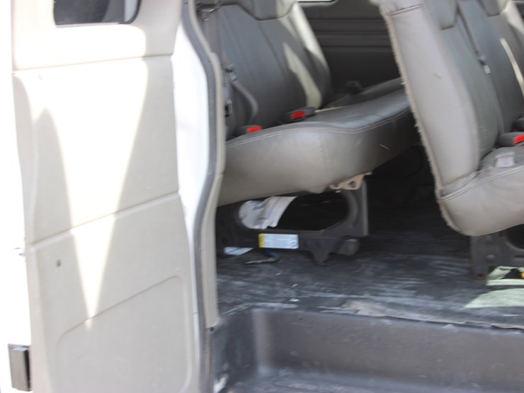 2001-chevrolet-express-3500-image-20