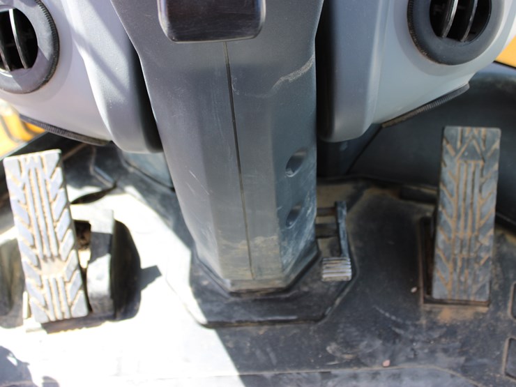 2021-deere-524p-image-51