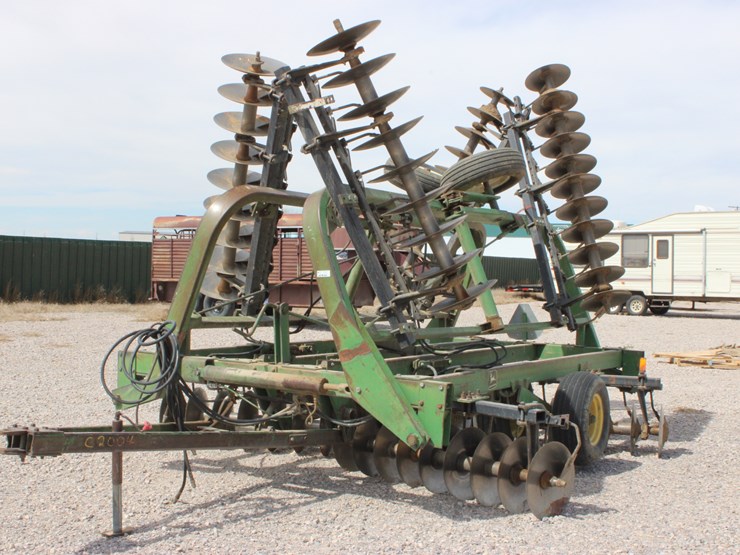 john-deere-235-image-9
