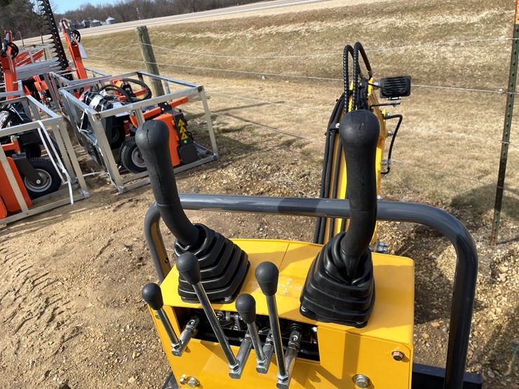 #900-•-landhonor-mini-excavator-image-18