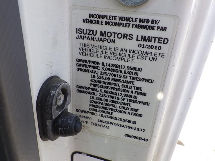 2010-isuzu-npr-image-30