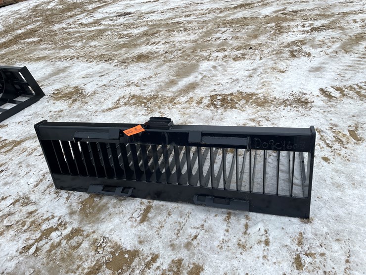 #2046-•-skid-steer-mount-72"-fine-tooth-skeleton-bucket-image-6