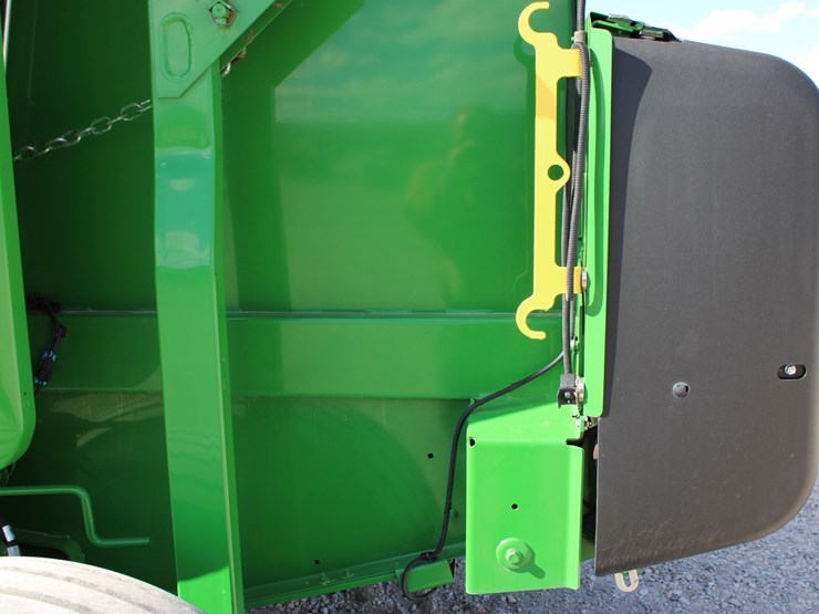 2022-john-deere-560r-image-40