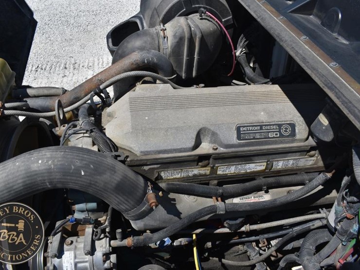 1999-volvo-vnl64t300-image-35