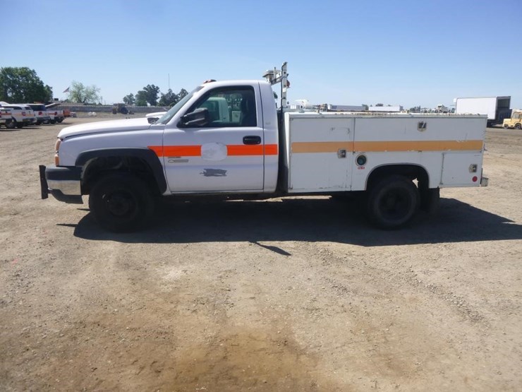 2005-chevrolet-3500-image-6