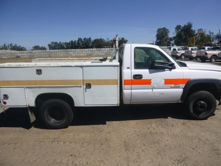 2005-chevrolet-3500-image-11