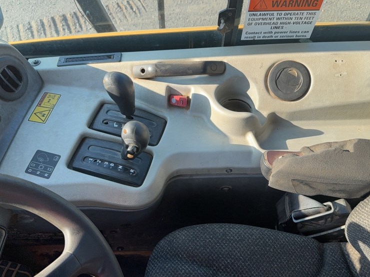 2017-caterpillar-745-image-18