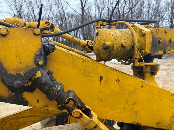 caterpillar-12-image-57