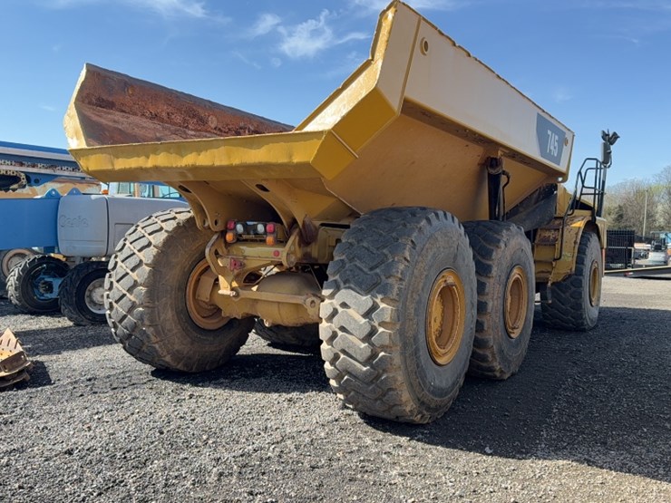 2017-caterpillar-745-image-6