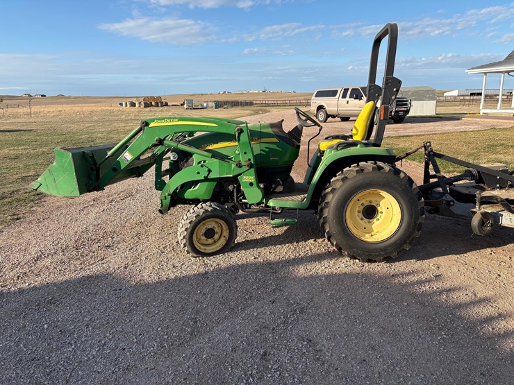 john-deere-3320-image-1