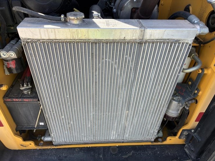 2019-gehl-r190-image-18