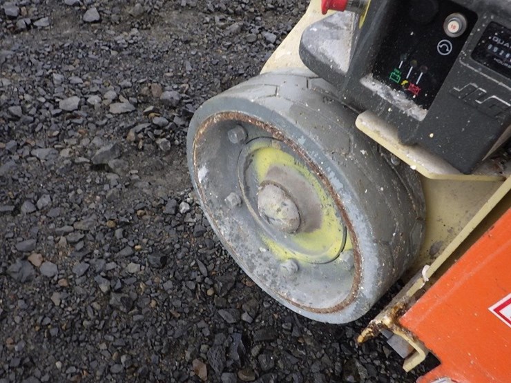 2014-jlg-1230es-image-16