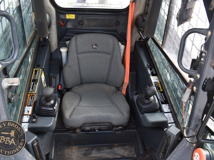 2021-deere-333g-image-35