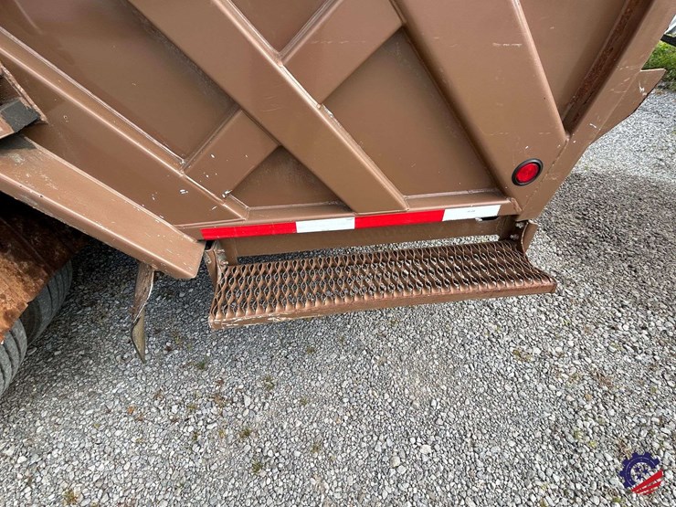 2013-ud-ud3300-s/a-garbage-truck-image-49