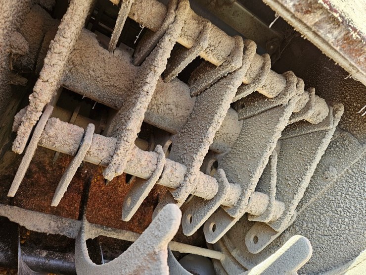 new-holland-355-image-14