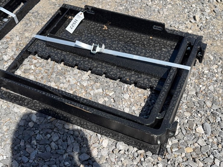 #6065-•-future-30"-dingo-pallet-forks-image-2