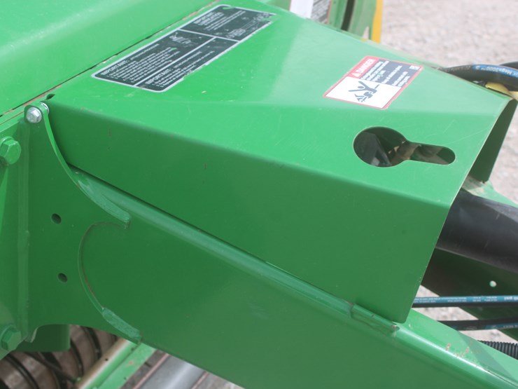 john-deere-560m-image-31