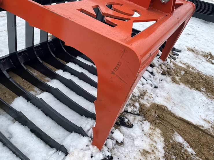 #2039-•-skid-steer-mount-skeleton-grapple-bucket-image-14