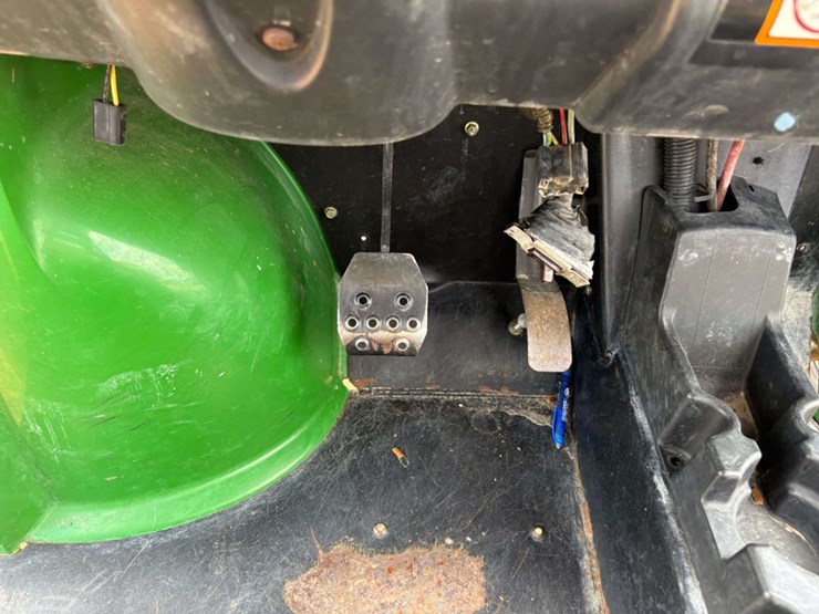 john-deere-gator-image-13