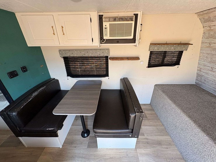 2021-keystone-hideout-travel-trailer-image-6