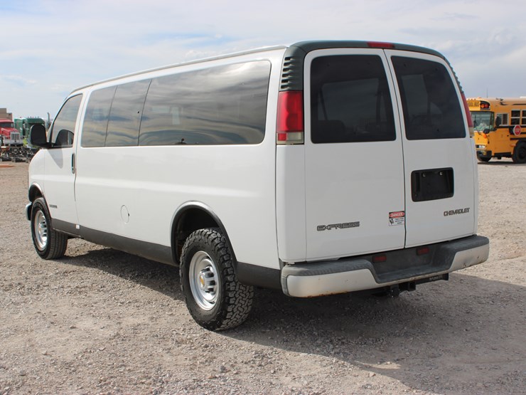 2001-chevrolet-express-3500-image-9