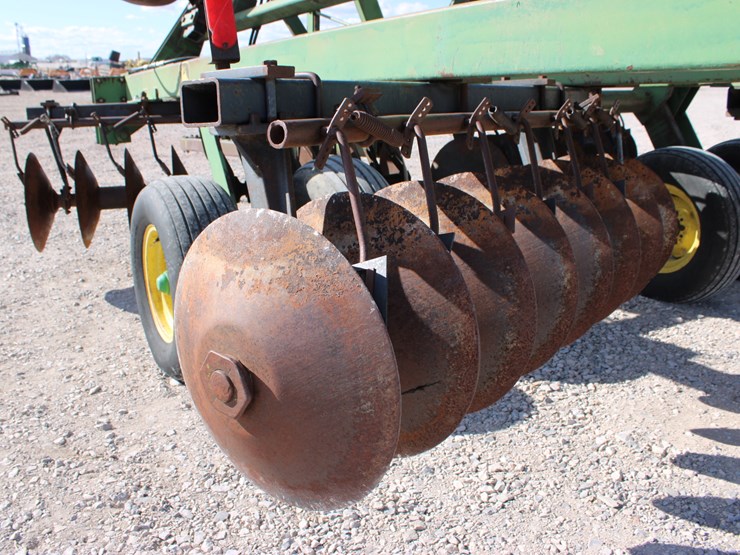 john-deere-235-image-19