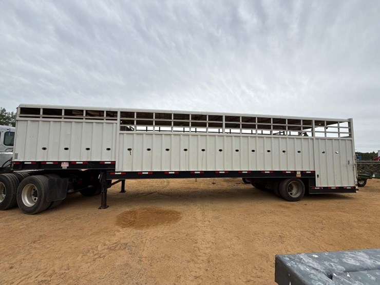 2016-neville-trailer-image-4