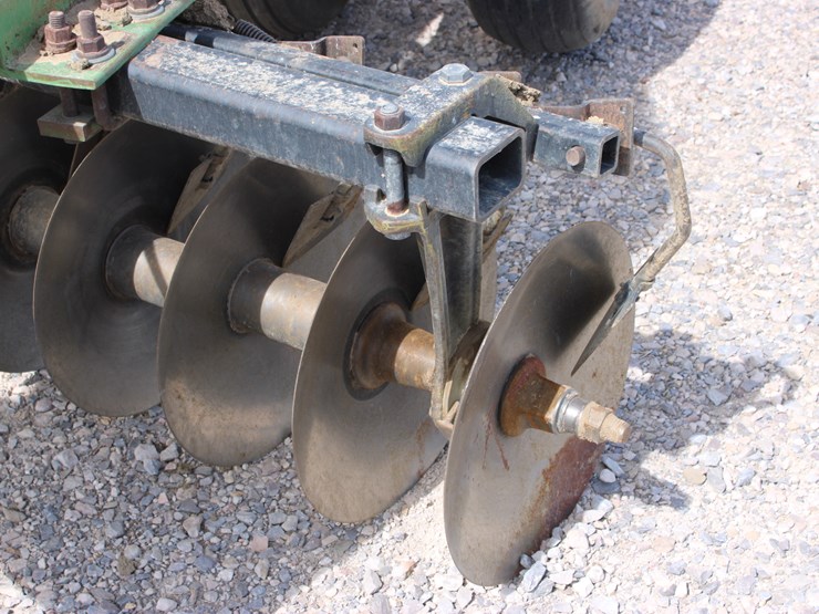 john-deere-235-image-12