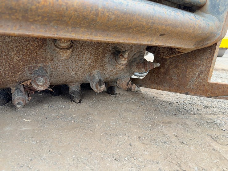 2011-caterpillar-pc210-cold-planer-image-6