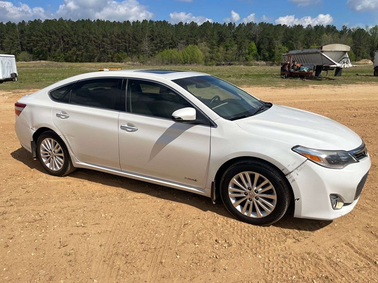 2013-toyota-avalon-hybrid-limited-4-door-sedan-(399,665-miles)-image-4