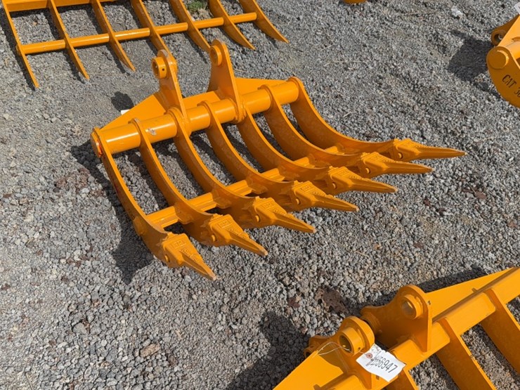 caterpillar-305-image-1